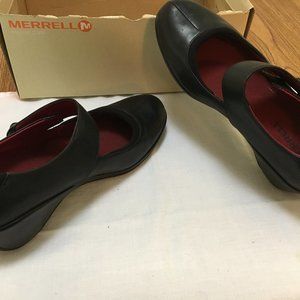 NWT Never Worn Merrell Womens Shoes Size 9
